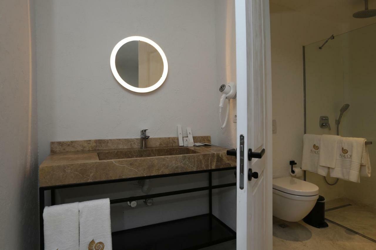 Avalon Boutique Hotel & Suites Alacatı Bagian luar foto