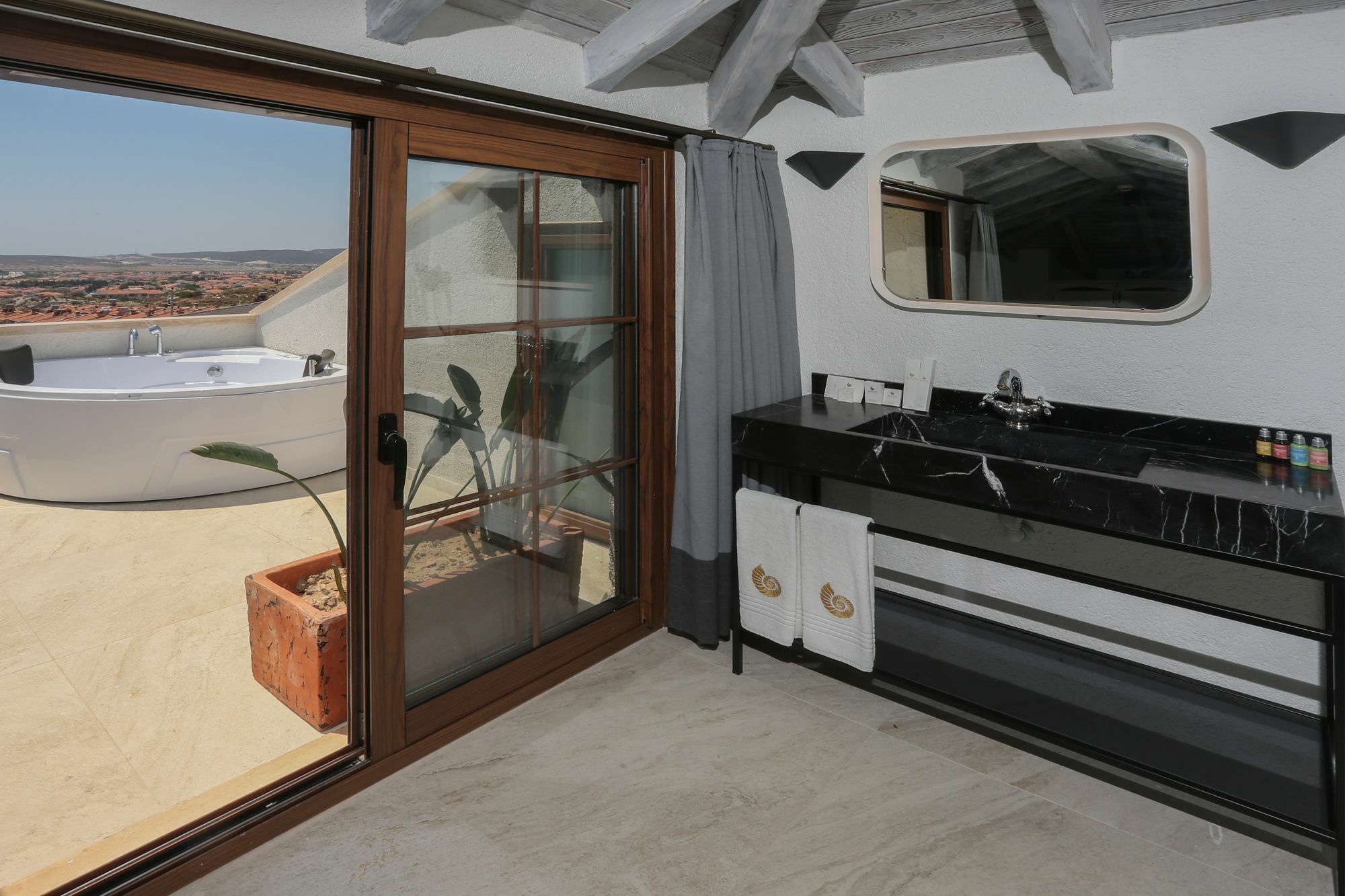 Avalon Boutique Hotel & Suites Alacatı Bagian luar foto